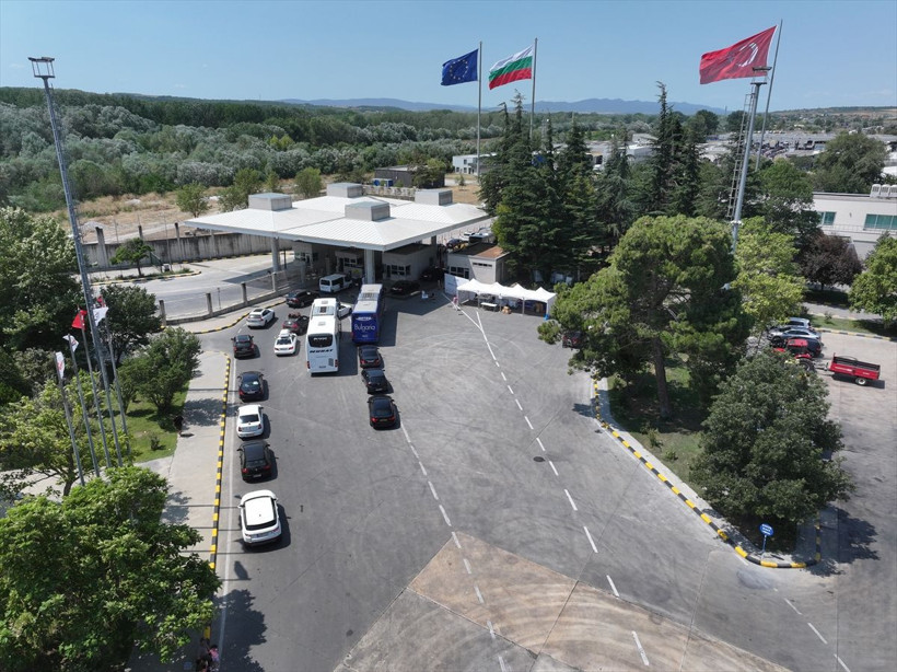 Gurbetçilerin yaşadıkları ülkelere dönüşleri devam ediyor - Resim: 9