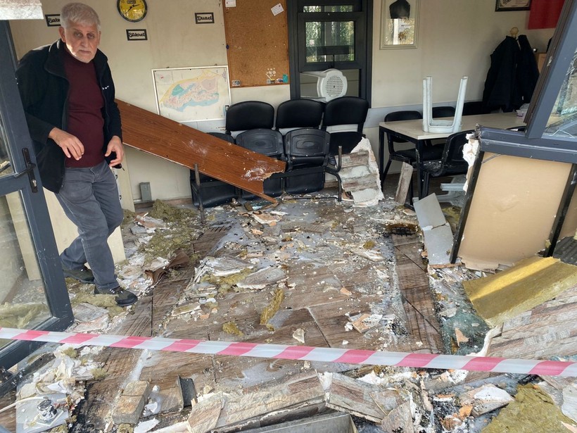 Beşiktaş'da korku dolu anlar! Otomobille taksi durağına adam ortalığı birbirine kattı - Resim: 8