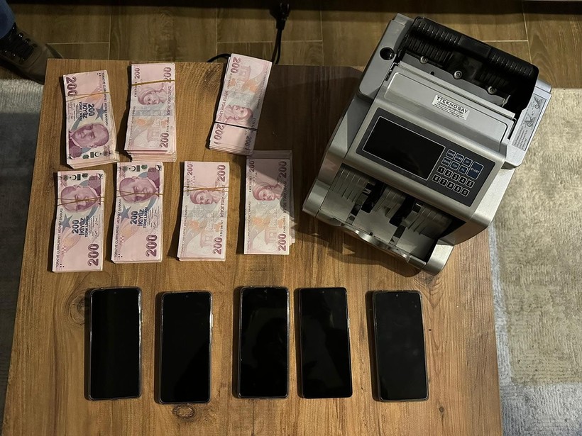 İzmir'de ikiz kardeşler Rıdvan ve Kaan T. yasa dışı bahis ile milyonları cukkaladı! 1'i paket diğeri aranıyor - Resim: 3