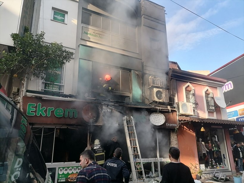 Aydın Nazilli'deki patlamadan dram çıktı! 7 kişinin öldüğü olayda Emine Düztepe ve kızı İrem birbirlerine sarılı bulundular - Resim: 3