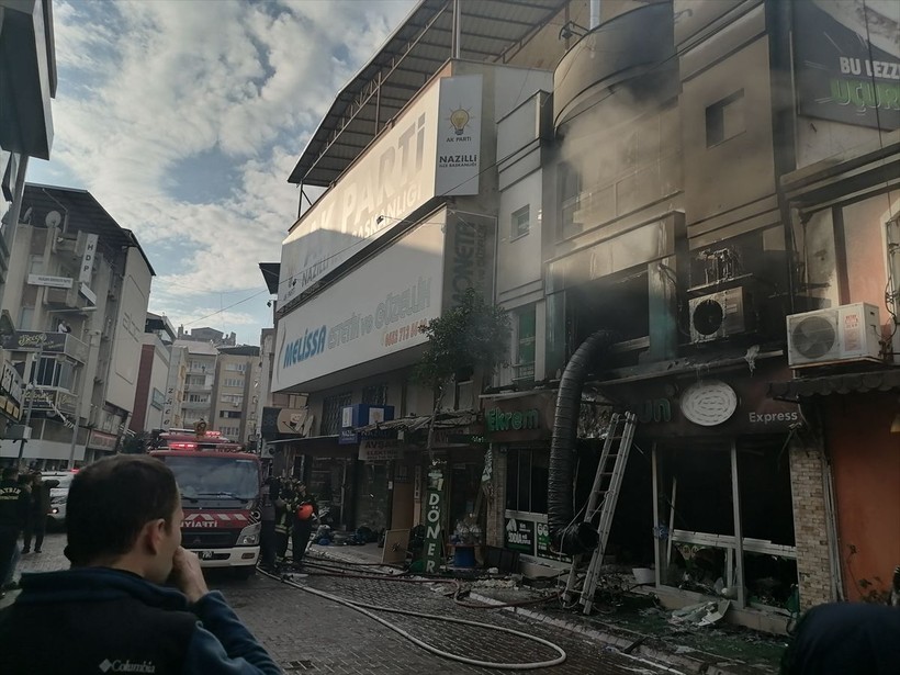Aydın Nazilli'deki patlamadan dram çıktı! 7 kişinin öldüğü olayda Emine Düztepe ve kızı İrem birbirlerine sarılı bulundular - Resim: 8