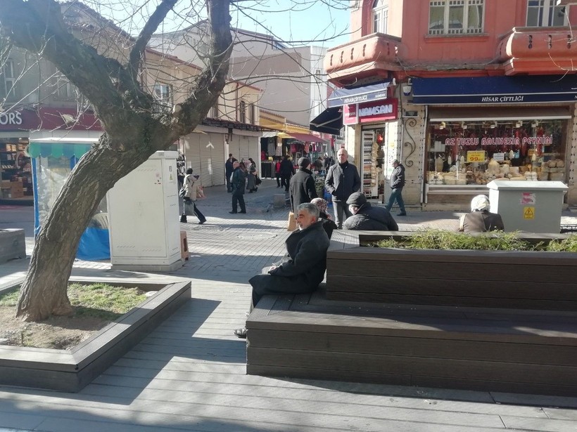 Yaz aylarını aratmayan havanın tadını çıkarmak isteyen Eskişehir halkı sokaklara döküldü - Resim: 3