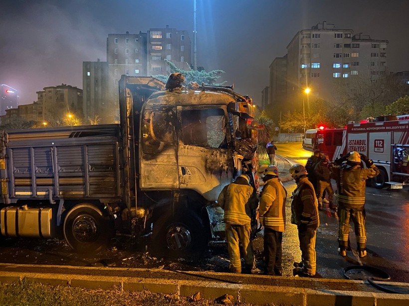 İstanbul Kağıthane'de gerçekleşen yangında kundaklama iddiası! - Resim: 4