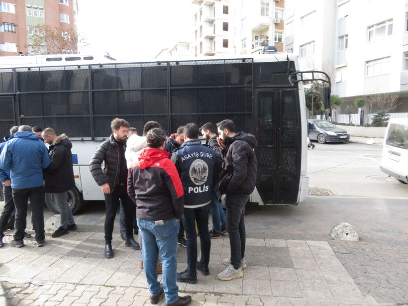 Emlak dolandırıcılarına dev operasyon: Lüks araç ve evlere el konuldu - Resim: 4
