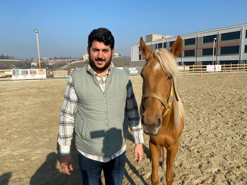 Bu düğünde gelin ve damadı gören şaşıp kalıyor! Önce kına gecesi, sonra davullu zurnalı düğün! Bakın atlara ne taktılar? - Resim: 7