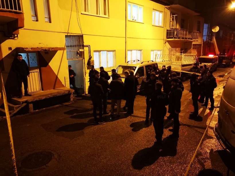 3 çocuk annesi ve 5 aylık hamile eşini tabancayla öldürdü! Ardından intihar etti - Resim: 2