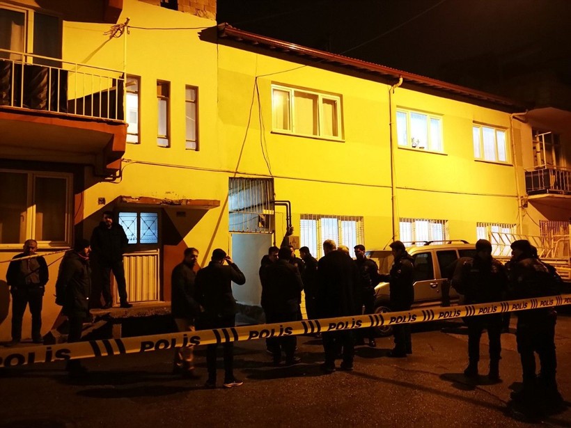 3 çocuk annesi ve 5 aylık hamile eşini tabancayla öldürdü! Ardından intihar etti - Resim: 1