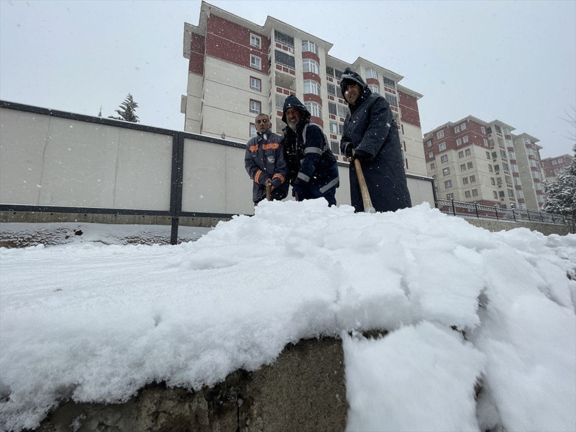 Türkiye genelinde yağan kar ülkeyi beyaza bürüdü! O görüntüleri gören herkes hayran kaldı... - Resim: 11