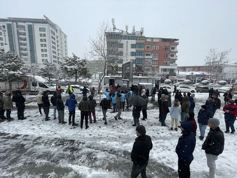 Ülkenin dört bir yanından depremzedelere kan bağışı yapılıyor - Resim: 48