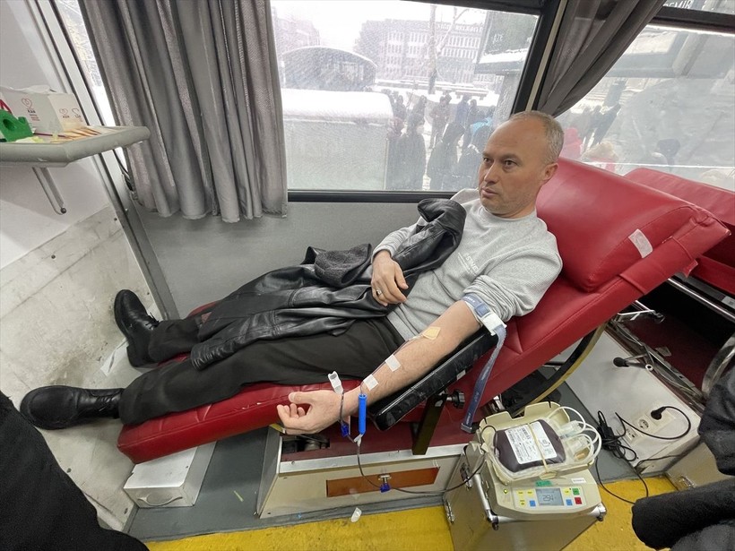 Ülkenin dört bir yanından depremzedelere kan bağışı yapılıyor - Resim: 50