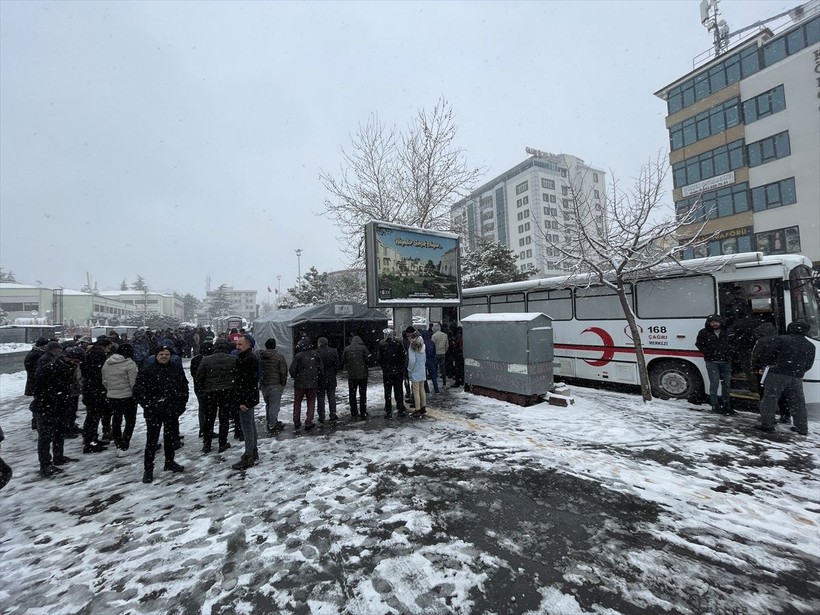 Ülkenin dört bir yanından depremzedelere kan bağışı yapılıyor - Resim: 51