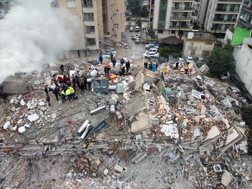 Son dakika deprem haberleri... Hatay Büyükşehir Belediye Başkanı Lütfü Savaş: Benim tahminim sadece 3 binin üzerinde Hatay'da vefat eden insan var - Resim: 4