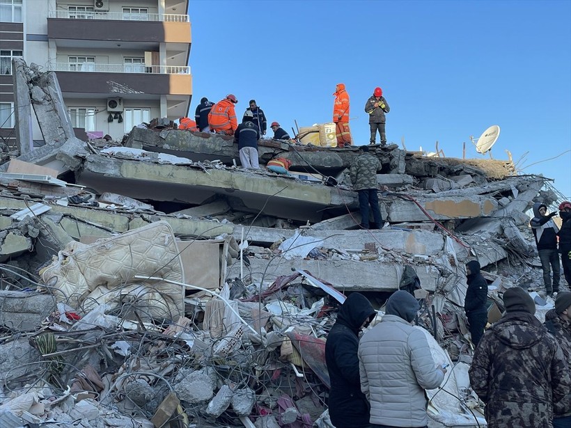 SON DAKİKA DEPREM: Kahramanmaraş merkezli depremde 3. güne girildi: Bölgeden yürek burkan fotoğraflar - Resim: 24