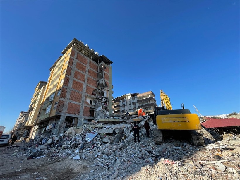 SON DAKİKA DEPREM: Kahramanmaraş merkezli depremde 3. güne girildi: Bölgeden yürek burkan fotoğraflar - Resim: 15