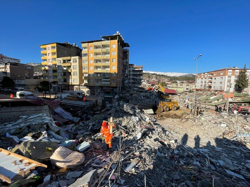 SON DAKİKA DEPREM: Kahramanmaraş merkezli depremde 3. güne girildi: Bölgeden yürek burkan fotoğraflar - Resim: 16