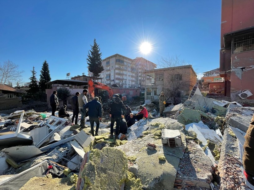 SON DAKİKA DEPREM: Kahramanmaraş merkezli depremde 3. güne girildi: Bölgeden yürek burkan fotoğraflar - Resim: 17