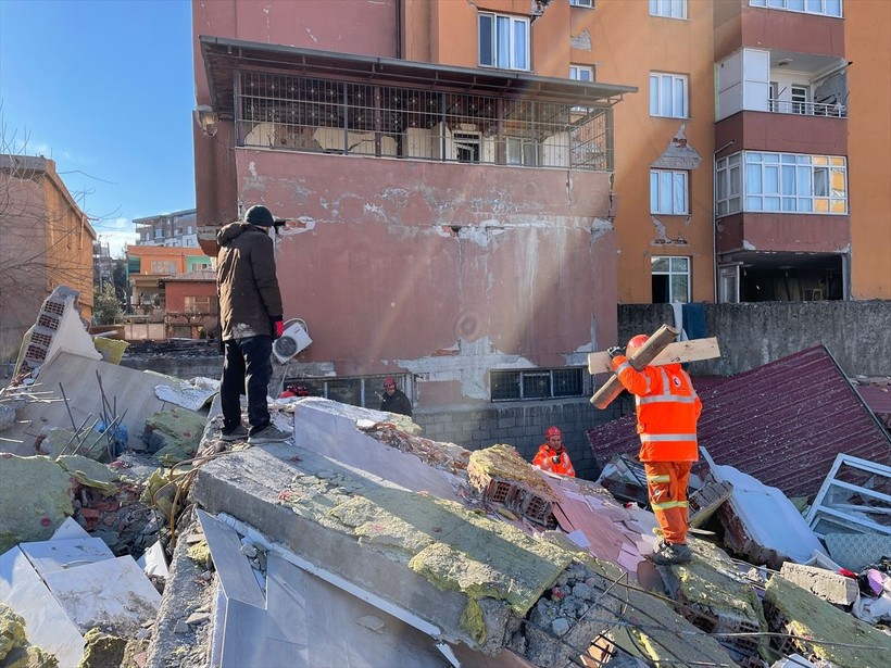 SON DAKİKA DEPREM: Kahramanmaraş merkezli depremde 3. güne girildi: Bölgeden yürek burkan fotoğraflar - Resim: 18