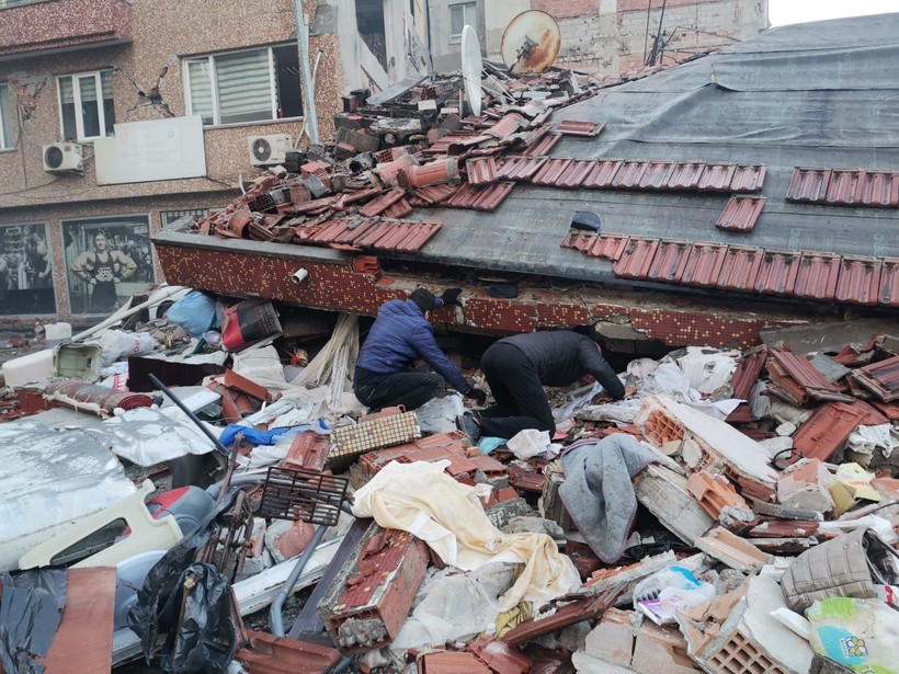 Son dakika deprem haberleri... Hatay Büyükşehir Belediye Başkanı Lütfü Savaş: Benim tahminim sadece 3 binin üzerinde Hatay'da vefat eden insan var - Resim: 3