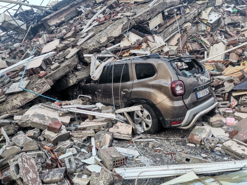 Son dakika deprem haberleri... Hatay Büyükşehir Belediye Başkanı Lütfü Savaş: Benim tahminim sadece 3 binin üzerinde Hatay'da vefat eden insan var - Resim: 2