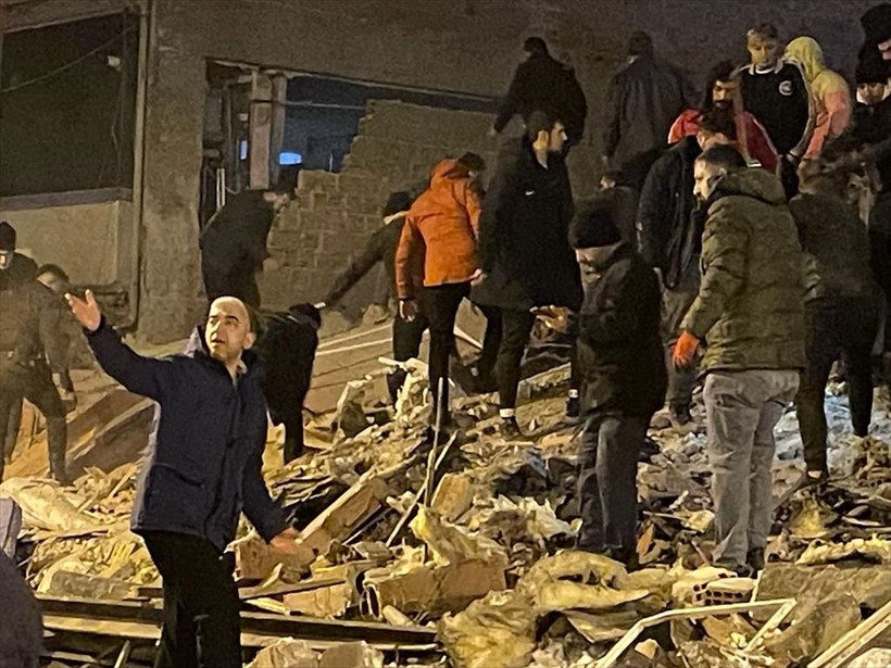 Türkiye Barolar Birliği depremde yıkılan binalar için harekete geçti: Kasten öldürmekten yargılansınlar! - Resim: 1