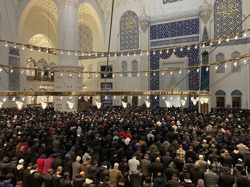Türkiye'nin dört bir yanında Miraç Kandili idrak edildi! Dualar depremzedeler için - Resim: 58