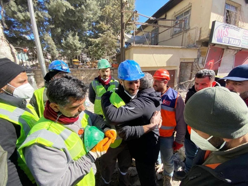 248 saat sonra kurtarılan 17 yaşındaki Aleyna Ölmez'in hayatını kurtaran şeyin ne olduğunu doktoru açıkladı - Resim: 3