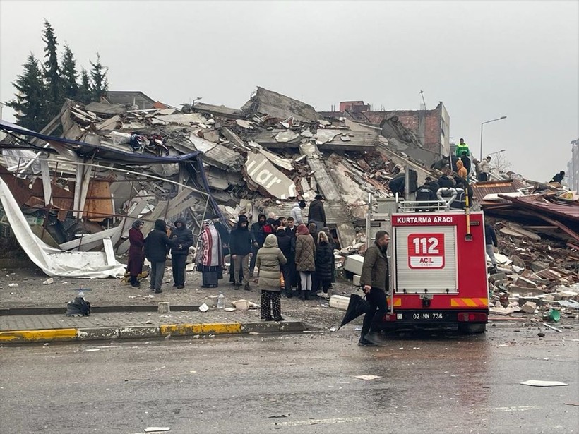 Büyükçekmece Belediye Başkanı Hasan Akgün resmen duyurdu: 2004’e kadar olan ne kadar bina varsa hepsini yıkıyoruz - Resim: 11
