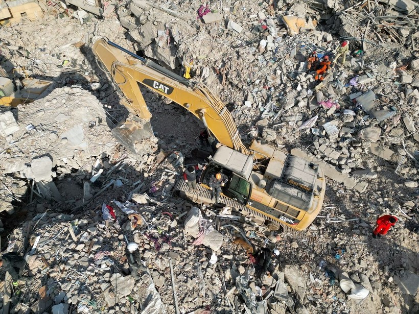Kahramanmaraş merkezli depremlerden etkilenen Hatay'daki yıkımın altından ihmal çıktı: Kağıt üstü denetimler binlerce cana mal oldu - Resim: 2