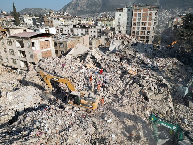 Kahramanmaraş merkezli depremlerden etkilenen Hatay'daki yıkımın altından ihmal çıktı: Kağıt üstü denetimler binlerce cana mal oldu - Resim: 3