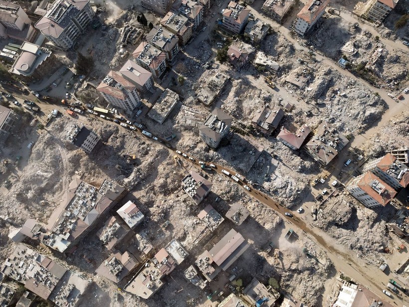 Kahramanmaraş merkezli depremlerden etkilenen Hatay'daki yıkımın altından ihmal çıktı: Kağıt üstü denetimler binlerce cana mal oldu - Resim: 5