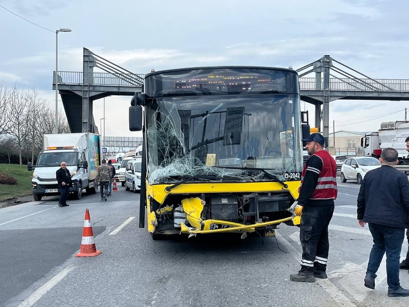 Son dakika... İETT otobüsü bariyerlere çarptı: Yaralılar var - Resim: 5