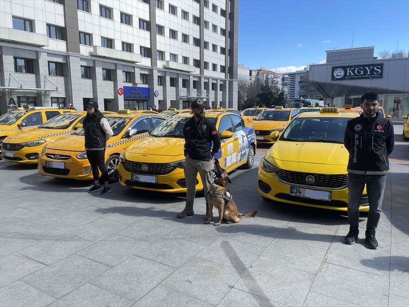"Kökünü Kurutma Operasyonu"nda ele geçirilen taksiler sergilendi - Resim: 2