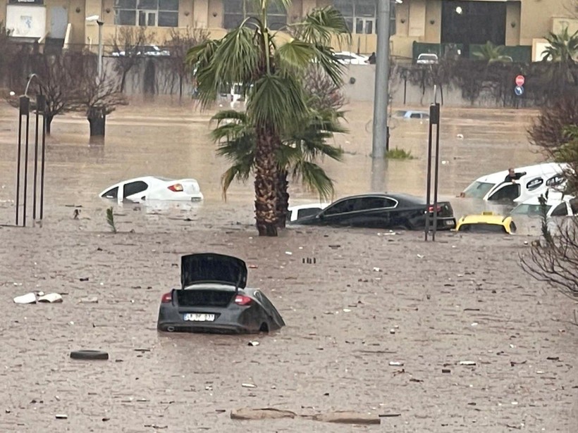Şanlıurfa'da akıntıya kapılan ve kurtarılmak yerine cep telefonu ile görüntüsü çekilen Reşat Ayva yaşadıklarını anlattı - Resim: 2