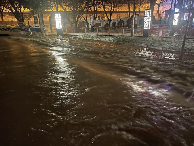 Gaziantep ve Kilis'te etkili olan sağanak ve dolu yağışının etkisi fotoğraflandı - Resim: 12