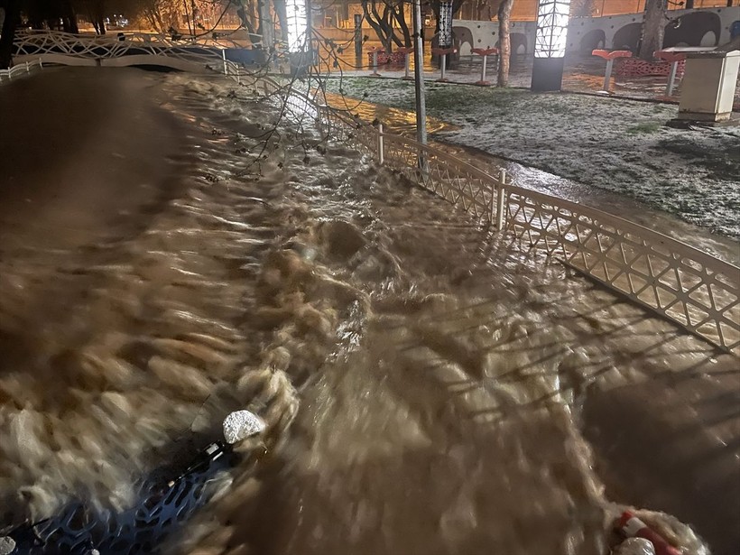 Gaziantep ve Kilis'te etkili olan sağanak ve dolu yağışının etkisi fotoğraflandı - Resim: 13