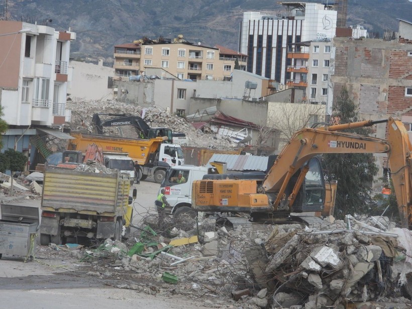 Samandağ enkaz kaldırma ve yıkım çalışmaları 9 mahallede devam ediyor - Resim: 8