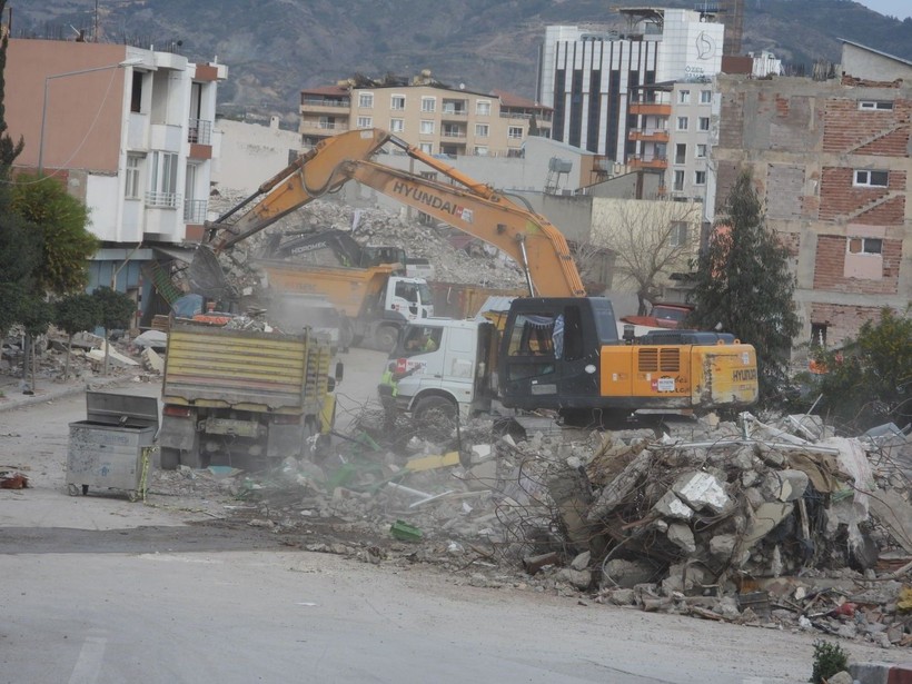 Samandağ enkaz kaldırma ve yıkım çalışmaları 9 mahallede devam ediyor - Resim: 6