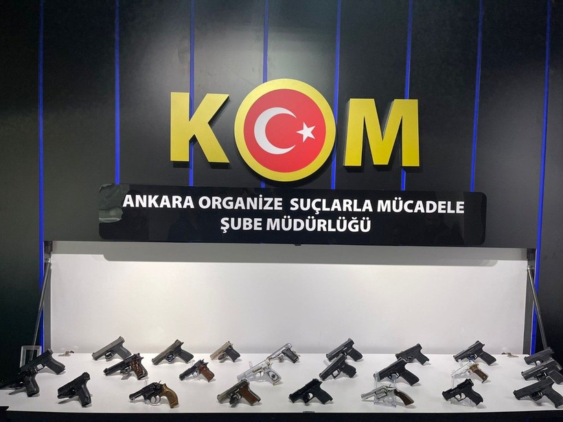 'Kuzey Yıldızı İlk Aşk' dizisinde canlandırdığı Gökçe karakteriyle tanınan Nilsu Berfin Aktaş'ın eşi Serdar Sertçelik'in suç örgütü lideri olduğu belirlendi - Resim: 18