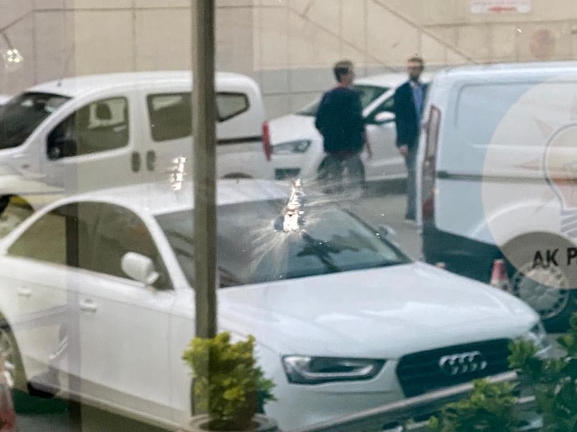 SON DAKİKA! AK Parti Ankara İl Başkanlığı binasına yönelik taşlı saldırı gerçekleştirildi - Resim : 2