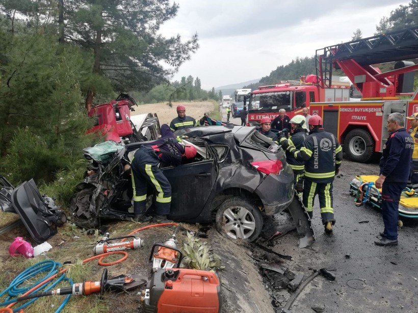 Muğla'da bir araç tırın altına girdi! Bir aile yok oldu - Resim: 7