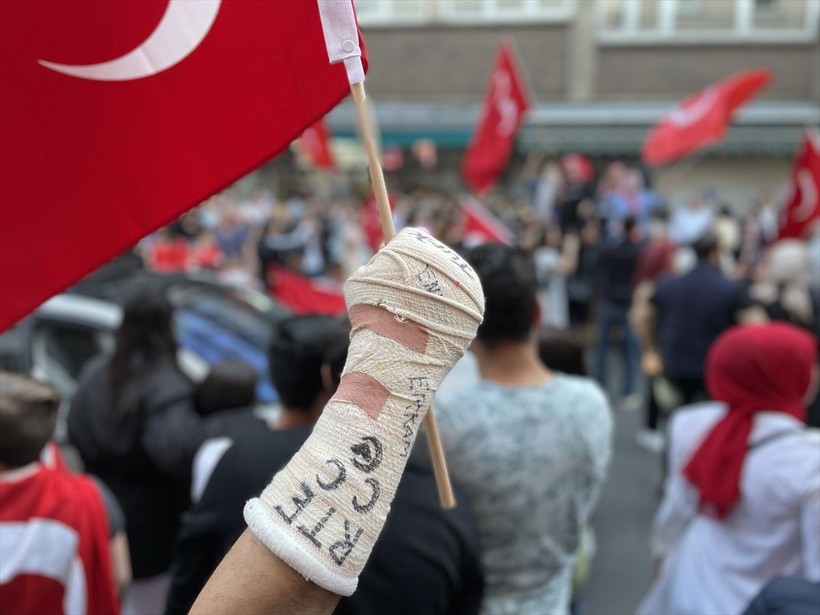 Yurt dışındaki Türk vatandaşları Cumhurbaşkanı seçimleri sonuçlarını kutladı - Resim: 15