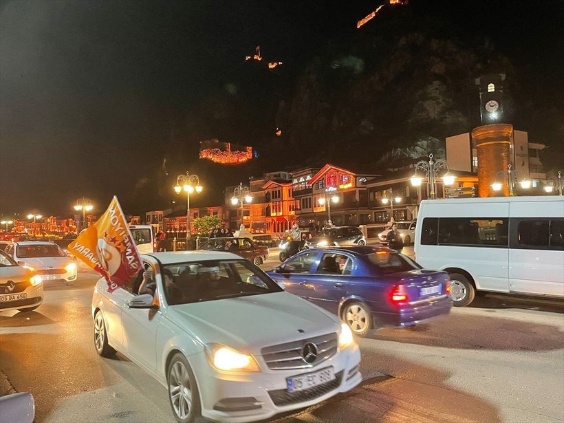Galatasaray 23. şampiyonluğunu ilan etti! Şampiyonluk kutlamalarından ilginç kareler - Resim: 26
