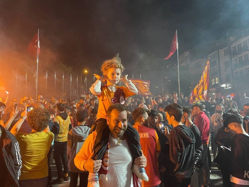 Galatasaray 23. şampiyonluğunu ilan etti! Şampiyonluk kutlamalarından ilginç kareler - Resim: 30
