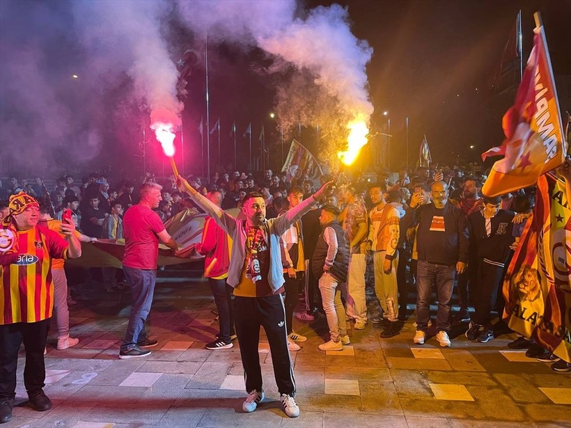 Galatasaray 23. şampiyonluğunu ilan etti! Şampiyonluk kutlamalarından ilginç kareler - Resim: 31