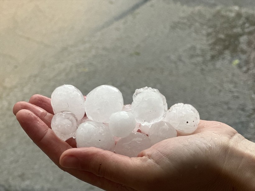 Meteoroloji'nin uyardığı Ankara'ya ceviz büyüklüğünde dolu yağdı! Yurt genelinde hafta sonu hava nasıl olacak? Birçok ile sağanak ve fırtına uyarısı yapıldı - Resim: 2