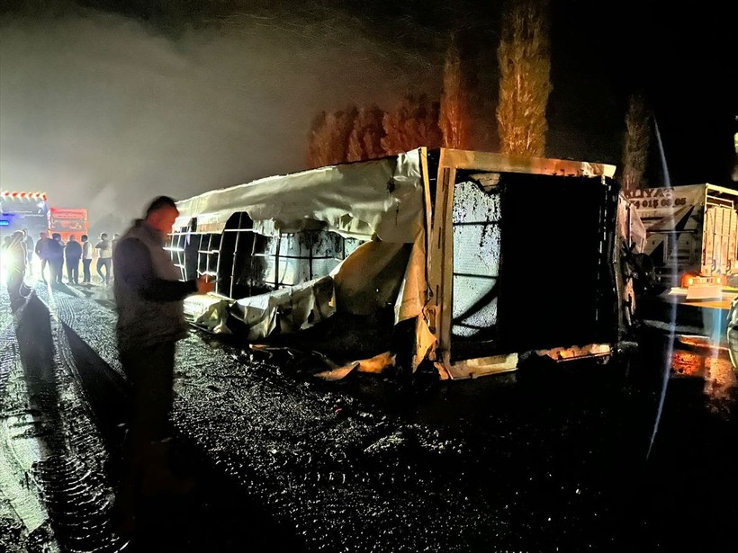 AK Parti Grup Başkanvekili Bahadır Yenişehirlioğlu ve oğlu trafik kazası geçirdi - Resim: 6