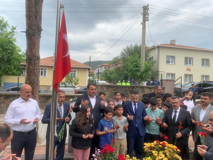 Şehit Aybüke öğretmen, 6. ölüm yıl dönümünde kabri başında anıldı - Resim: 3