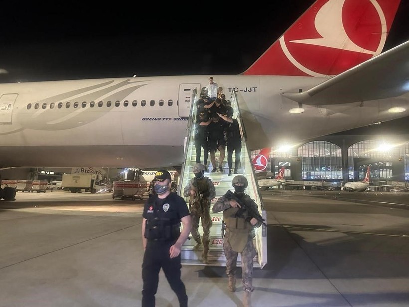 Kırmızı bültenle aranan uyuşturucu baronları Türkiye'de yakalandı! Operasyonun ayrıntıları ortaya çıktı - Resim: 2