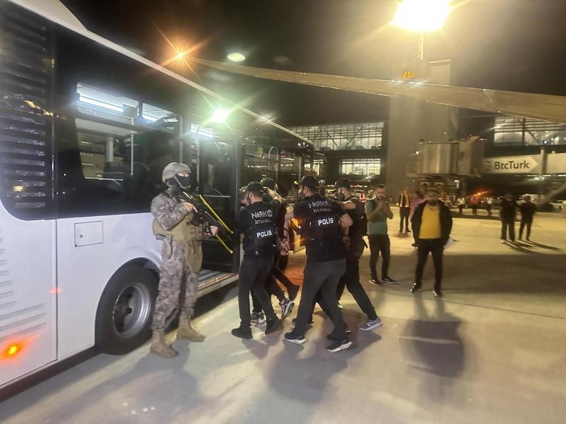 Kırmızı bültenle aranan uyuşturucu baronları Türkiye'de yakalandı! Operasyonun ayrıntıları ortaya çıktı - Resim: 7