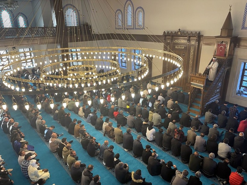 İslam aleminde bayram namazı coşkusu! Camiler doldu taştı - Resim: 146